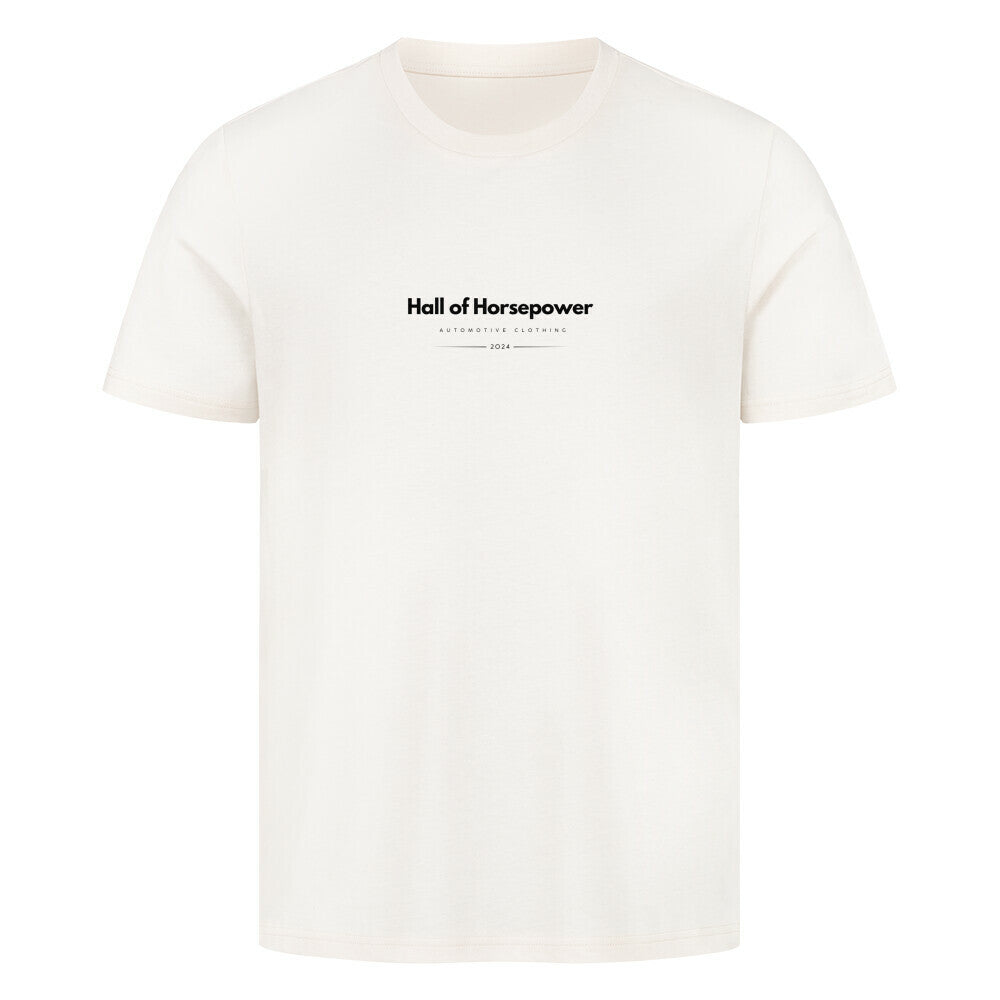 Beiges T-Shirt mit Rundhalsausschnitt und einem Sportlichem Schnitt. Brustaufdruck mit dem Logo von Hall of Horsepower Automotive Clothing in Schwarz. 