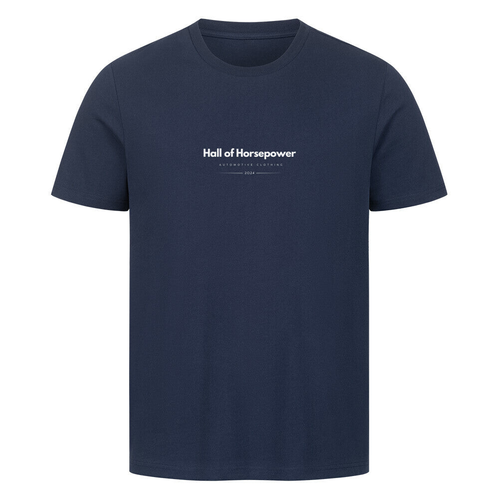 Navy blaues T-Shirt mit Rundhalsausschnitt und einem Sportlichem Schnitt. Brustaufdruck mit dem Logo von Hall of Horsepower Automotive Clothing in Weiß. 