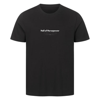 Schwarzes T-Shirt mit Rundhalsausschnitt und einem Sportlichem Schnitt. Brustaufdruck mit dem Logo von Hall of Horsepower Automotive Clothing in Weiß. 