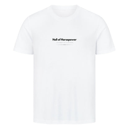 Weißes T-Shirt mit Rundhalsausschnitt und einem Sportlichem Schnitt. Brustaufdruck mit dem Logo von Hall of Horsepower Automotive Clothing in Schwarz. 