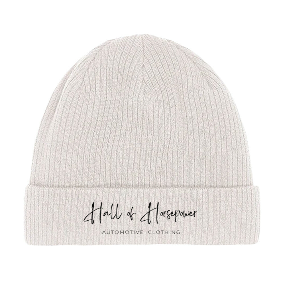 Beige Beanie Mütze mit einem Schwarzen Aufdruck von Hall of Horsepower Automotive Clothing am unteren Rand der Mütze. 