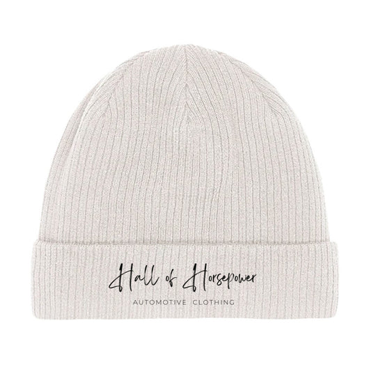 Beige Beanie Mütze mit einem Schwarzen Aufdruck von Hall of Horsepower Automotive Clothing am unteren Rand der Mütze. 