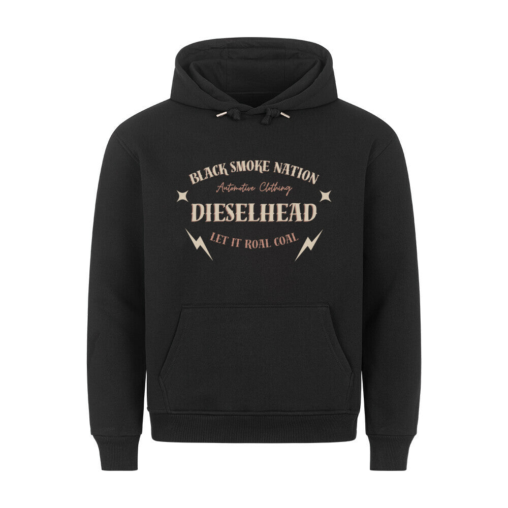 Kauzenpullover in Schwarz mit einer Bauchtasche, Aufdruck auf der Vorderseite Seite mit Black Smoke Nation ganz oben curved, in der Mitte etwas größer Dieselhead und darunter Let ist real coal wieder curved. Farblich in beige und kupfer. Aufdruck ist auf höhe der brust. 