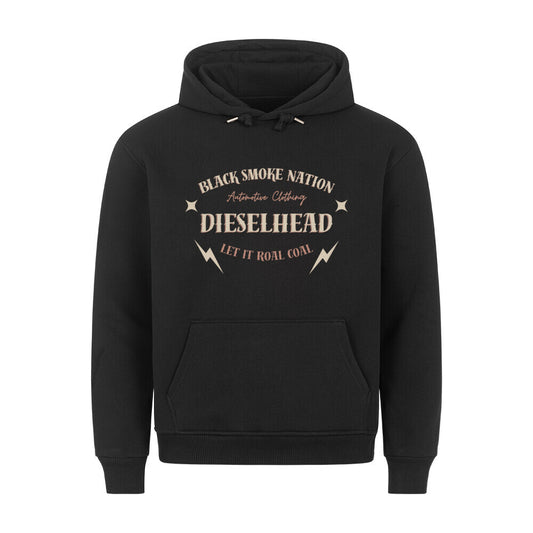 Kauzenpullover in Schwarz mit einer Bauchtasche, Aufdruck auf der Vorderseite Seite mit Black Smoke Nation ganz oben curved, in der Mitte etwas größer Dieselhead und darunter Let ist real coal wieder curved. Farblich in beige und kupfer. Aufdruck ist auf höhe der brust. 
