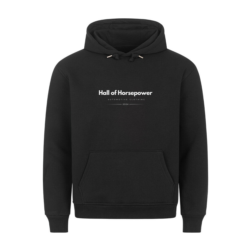 Schwarzer Kapuzenpullover inklusive  Bändel mit Metallenden. Brustaufdruck mit dem Logo von Hall of Horsepower Automotive Clothing in Weiß. Zudem Besitz der Pullover eine Bauchtasche die von innen angeraut ist. 
