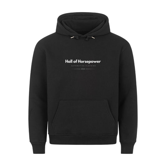 Schwarzer Kapuzenpullover inklusive  Bändel mit Metallenden. Brustaufdruck mit dem Logo von Hall of Horsepower Automotive Clothing in Weiß. Zudem Besitz der Pullover eine Bauchtasche die von innen angeraut ist. 