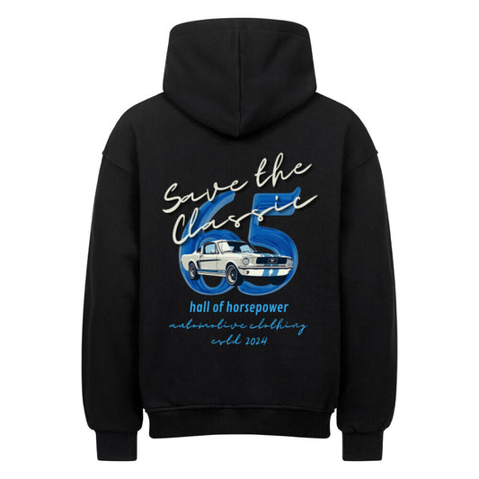 Schwarzer Oversized Hoodie mit Kapuze von hinten mit dem Aufdruck Save the Classic, einem Mustang, 65 im Hintergrund  und Hall of Horsepower Automotive Clothing in der Mitte vom Rücken. Farblich in Eierschalen weiß und Blau kombiniert