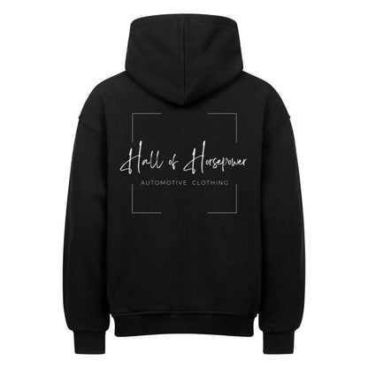 Schwarzer Oversized Hoodie von hinten mit Aufdruck Hall of Horsepower Automotive Clothing  in Weiß in der Mitte vom Rücken.   