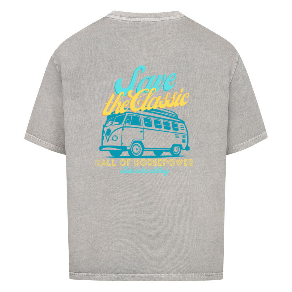 Washed Grey Oversized Shirt von hinten mit dem Aufdruck Save the Classic, einem Bulli und Hall of Horsepower Automotive Clothing in der Mitte vom Rücken. Farblich in hellblau und gelb kombiniert